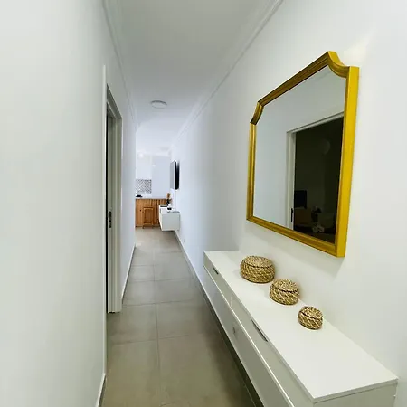 Apartament Charming One Bed Flat In