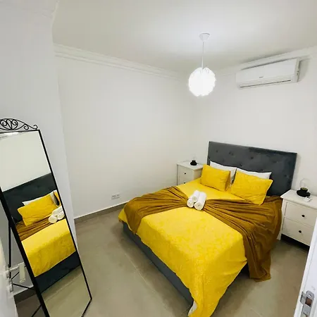 Apartament Charming One Bed Flat In *