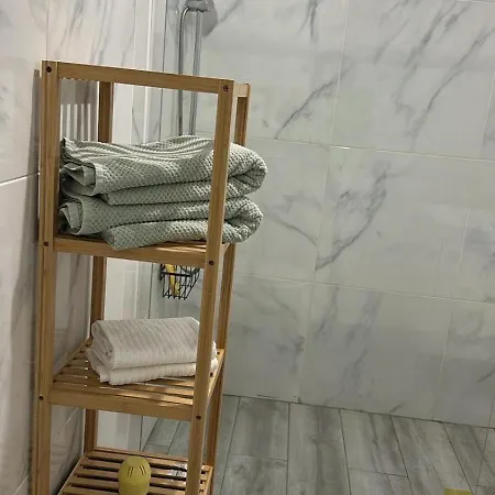 Charming One Bed Flat In Apartment